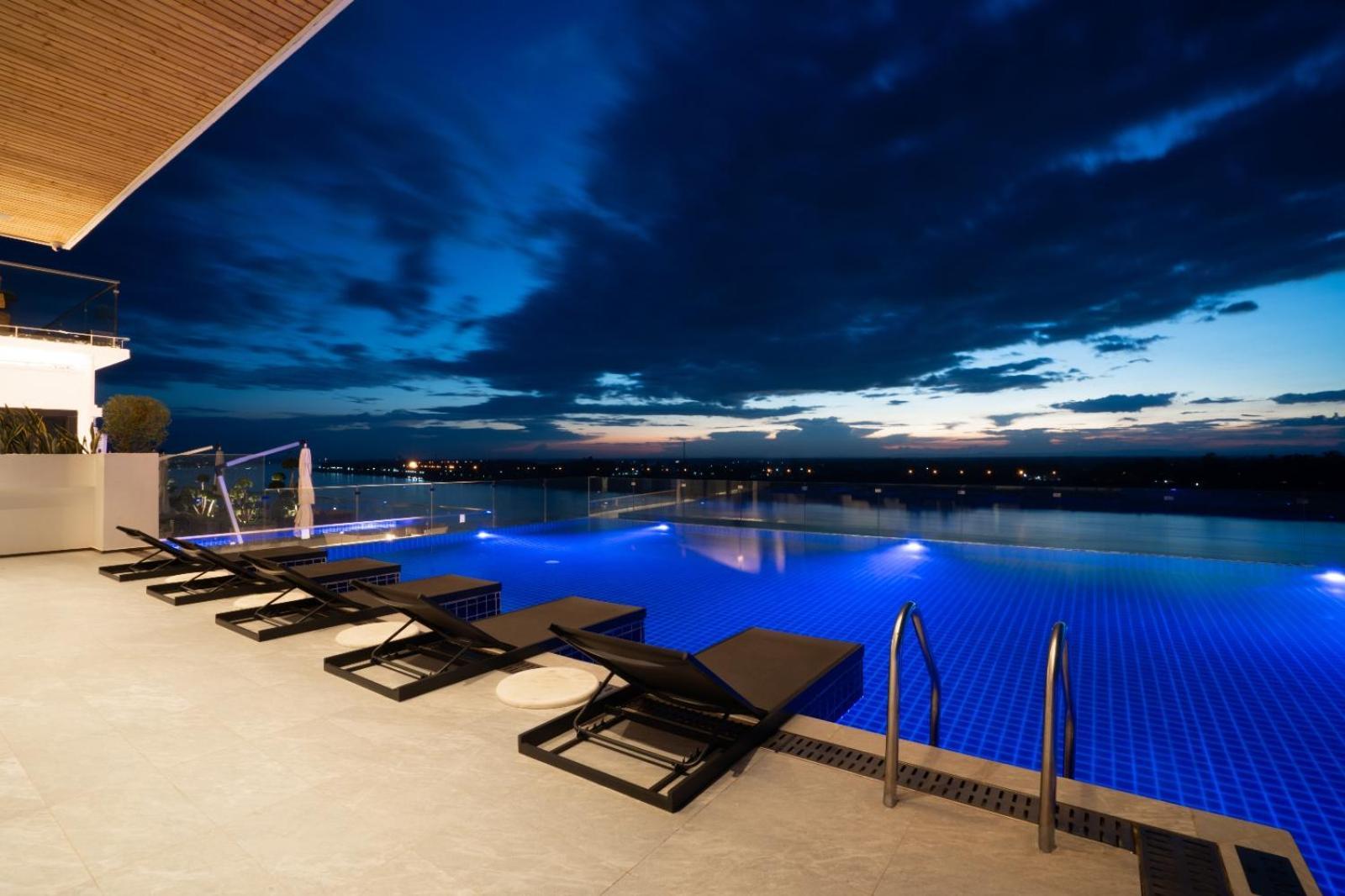 One Riviera Hotel And Residences Ban Souanmone Exterior foto
