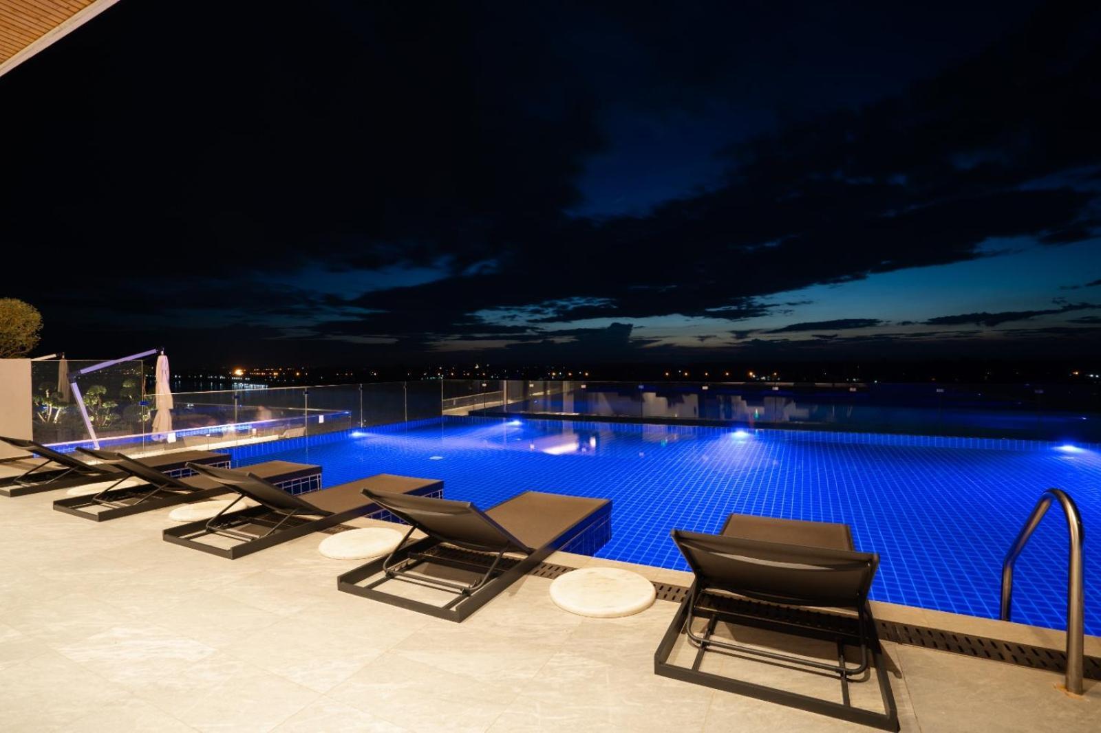 One Riviera Hotel And Residences Ban Souanmone Exterior foto