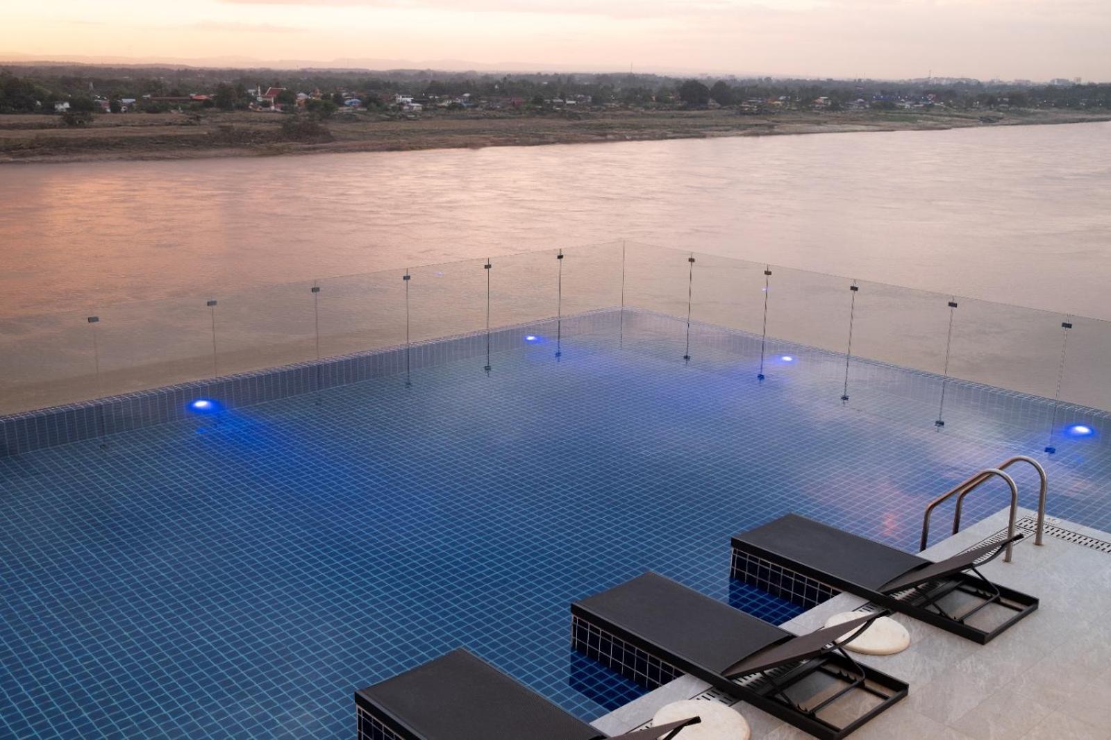 One Riviera Hotel And Residences Ban Souanmone Exterior foto